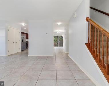 132 Pineview Avenue - Photo Thumbnail 9