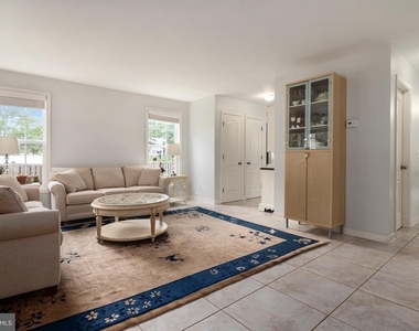 132 Pineview Avenue - Photo Thumbnail 4