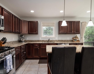 132 Pineview Avenue - Photo Thumbnail 9