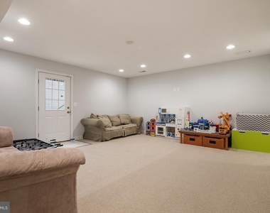132 Pineview Avenue - Photo Thumbnail 28