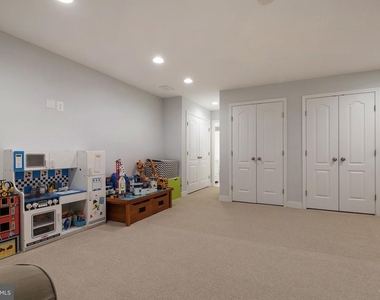 132 Pineview Avenue - Photo Thumbnail 30