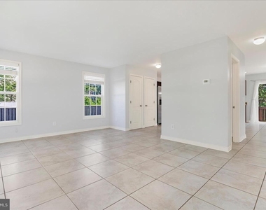 132 Pineview Avenue - Photo Thumbnail 10
