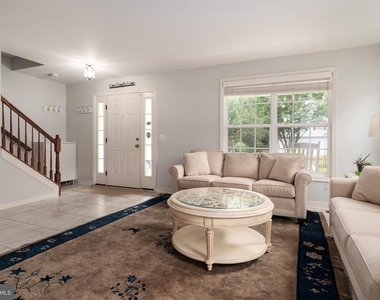 132 Pineview Avenue - Photo Thumbnail 3