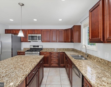 132 Pineview Avenue - Photo Thumbnail 15
