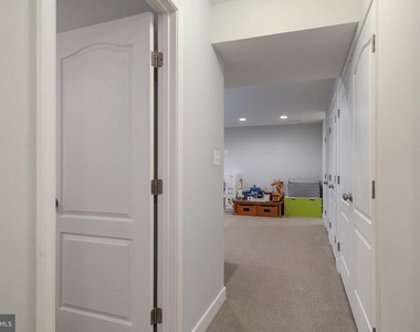 132 Pineview Avenue - Photo Thumbnail 25