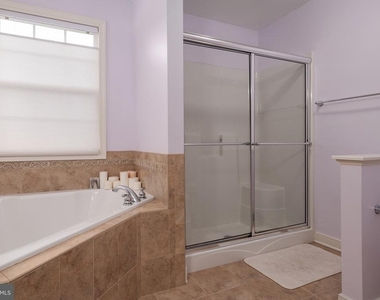 132 Pineview Avenue - Photo Thumbnail 17