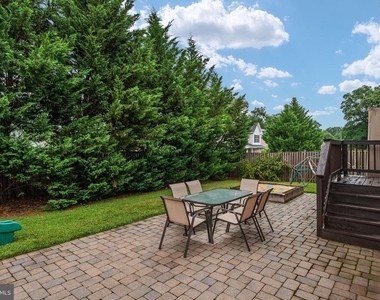132 Pineview Avenue - Photo Thumbnail 38