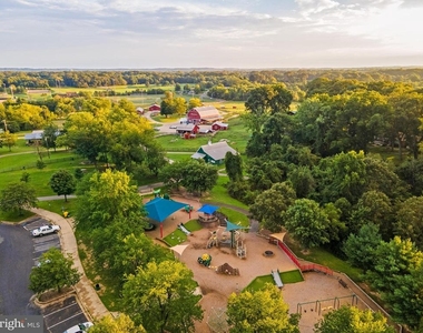 132 Pineview Avenue - Photo Thumbnail 4