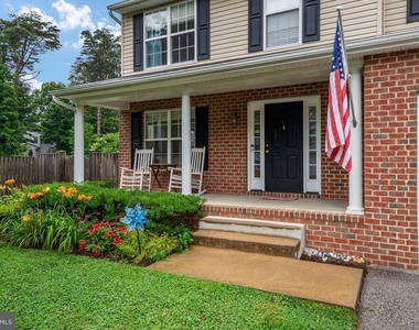 132 Pineview Avenue - Photo Thumbnail 1