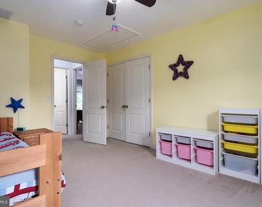 132 Pineview Avenue - Photo Thumbnail 24