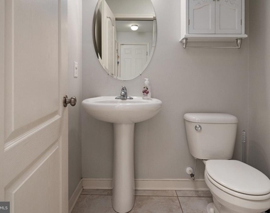 132 Pineview Avenue - Photo Thumbnail 5