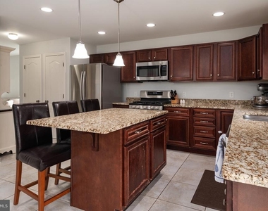 132 Pineview Avenue - Photo Thumbnail 8