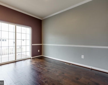 1314 Hawthorn Drive - Photo Thumbnail 6