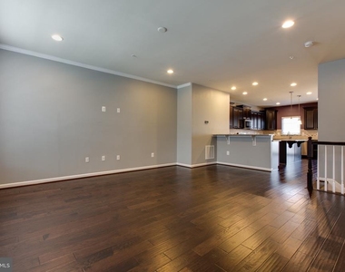 1314 Hawthorn Drive - Photo Thumbnail 7