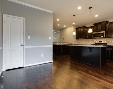 1314 Hawthorn Drive - Photo Thumbnail 4