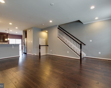 1314 Hawthorn Drive - Photo Thumbnail 8