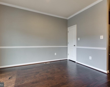 1314 Hawthorn Drive - Photo Thumbnail 5