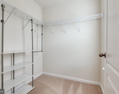 1314 Hawthorn Drive - Photo Thumbnail 22
