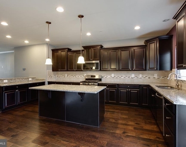 1314 Hawthorn Drive - Photo Thumbnail 3