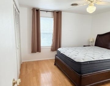 508 Lloyd Street - Photo Thumbnail 16