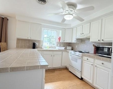 508 Lloyd Street - Photo Thumbnail 9