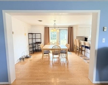 508 Lloyd Street - Photo Thumbnail 6