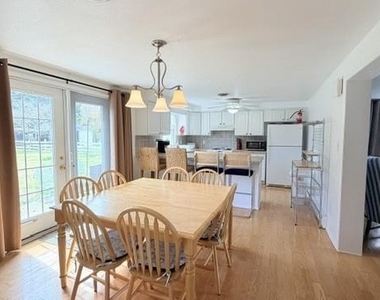 508 Lloyd Street - Photo Thumbnail 8