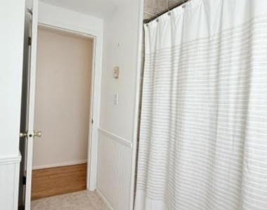 508 Lloyd Street - Photo Thumbnail 15