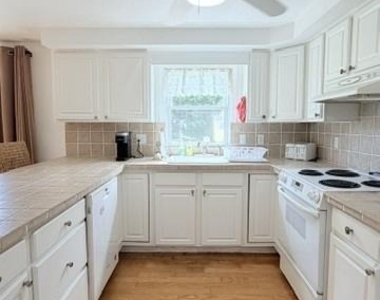 508 Lloyd Street - Photo Thumbnail 10