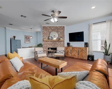 1705 Azalea Dr - Photo Thumbnail 4