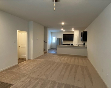 105 Brunswick Ln - Photo Thumbnail 4