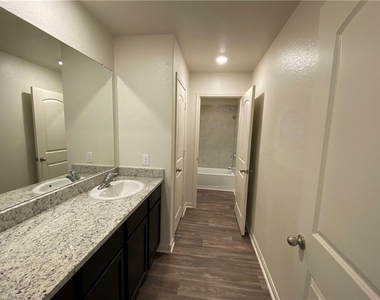 105 Brunswick Ln - Photo Thumbnail 22