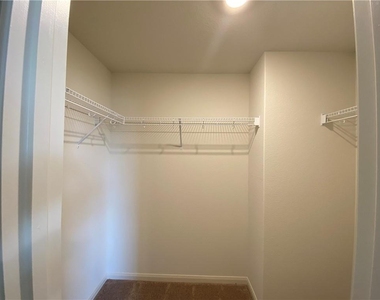 105 Brunswick Ln - Photo Thumbnail 19