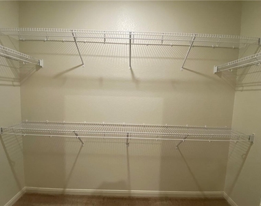 105 Brunswick Ln - Photo Thumbnail 15