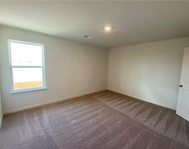105 Brunswick Ln - Photo Thumbnail 18
