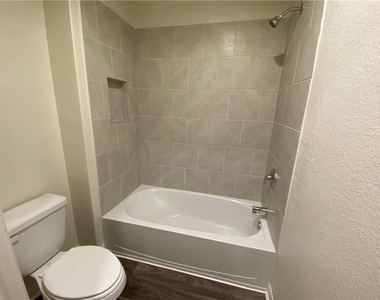 105 Brunswick Ln - Photo Thumbnail 23