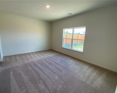 105 Brunswick Ln - Photo Thumbnail 10