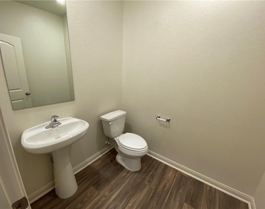 105 Brunswick Ln - Photo Thumbnail 9