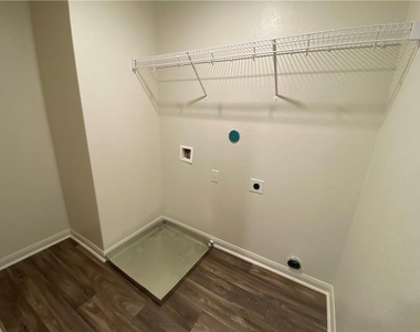 105 Brunswick Ln - Photo Thumbnail 21