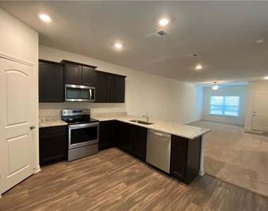 105 Brunswick Ln - Photo Thumbnail 5