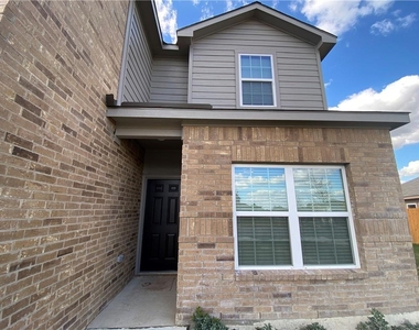 105 Brunswick Ln - Photo Thumbnail 3