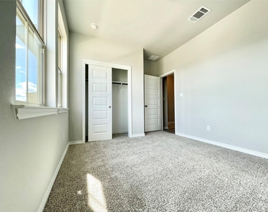 2929 Sage Ranch Dr - Photo Thumbnail 14