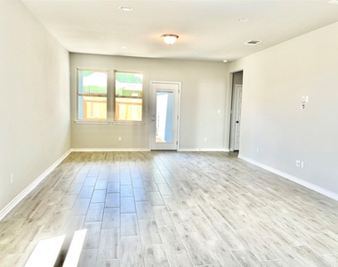 2929 Sage Ranch Dr - Photo Thumbnail 20