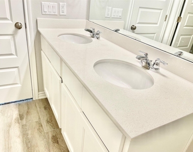 2929 Sage Ranch Dr - Photo Thumbnail 8