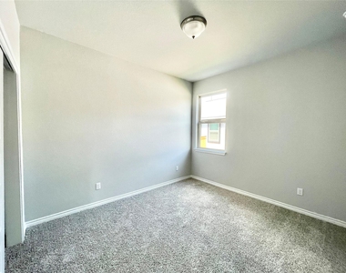 2929 Sage Ranch Dr - Photo Thumbnail 2