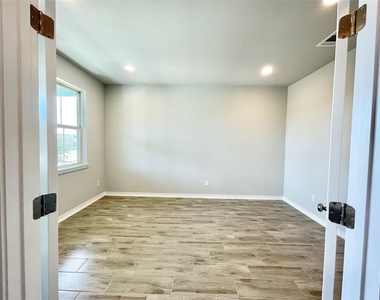 2929 Sage Ranch Dr - Photo Thumbnail 13