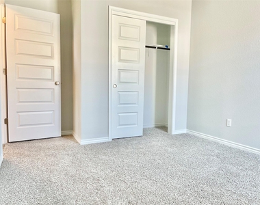 2929 Sage Ranch Dr - Photo Thumbnail 18