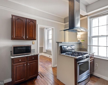 1010 Trenton Place - Photo Thumbnail 9