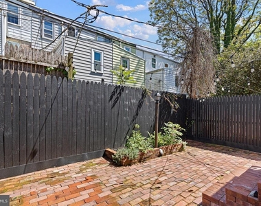 1010 Trenton Place - Photo Thumbnail 21