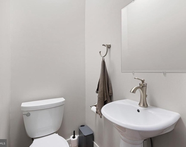 1010 Trenton Place - Photo Thumbnail 13